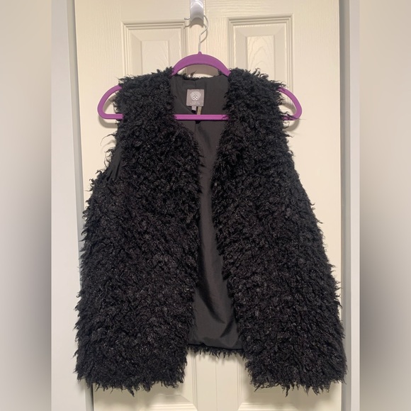 Vince Camuto black fuzzy vest - Picture 1 of 4